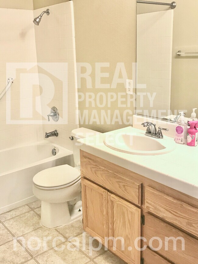 Building Photo - 9424 Blue Diamond Way