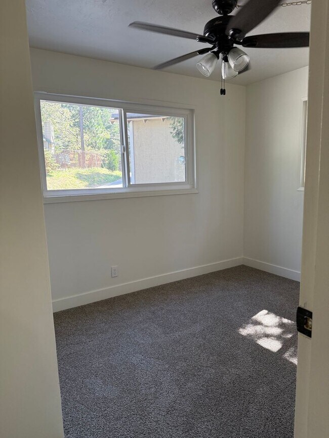 Foto del edificio - 22266 Crest Ln