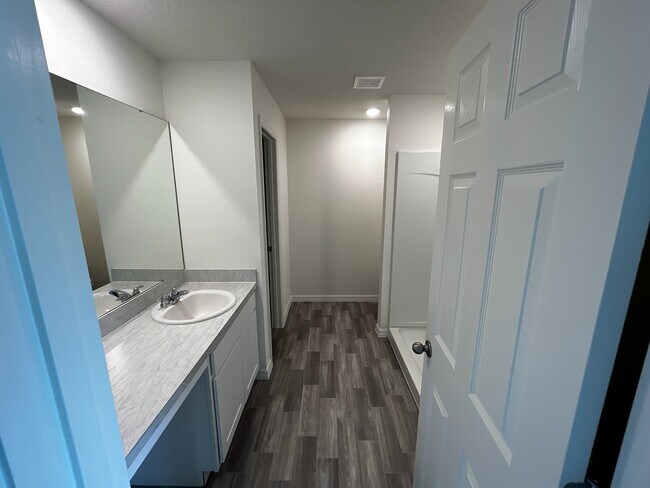 Building Photo - 93 Rymshaw Dr