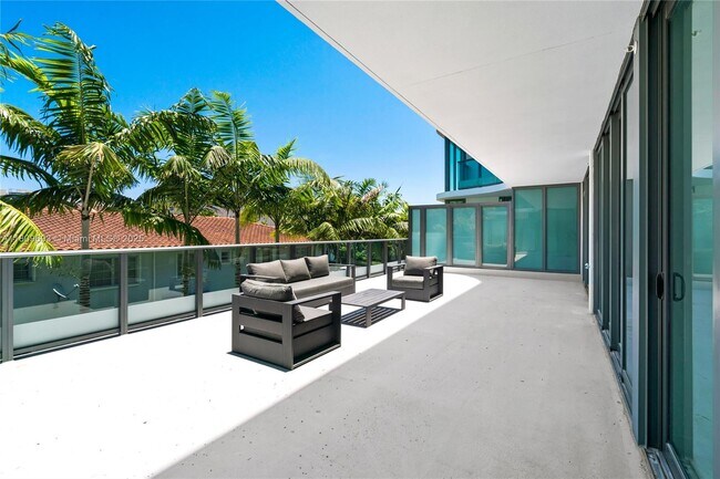 Foto del edificio - 9901 W Bay Harbor Dr