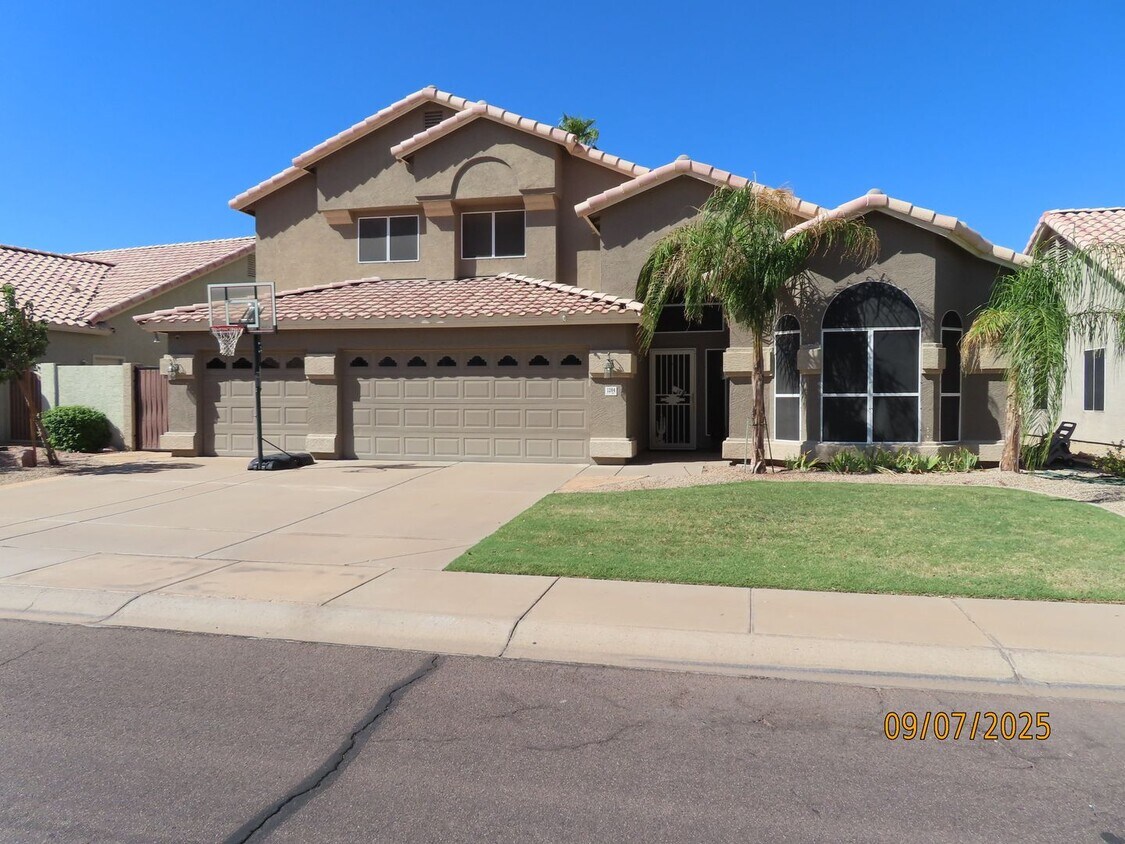 4 Bedroom 2.5 Bath w/3 Car Garage in Super... - 4 Bedroom 2.5 Bath w/3 Car Garage in Super...