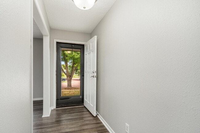 Building Photo - 2412 S Sheffield Cir