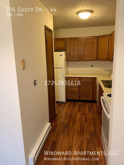 Building Photo - 2 Bedroom Townhouse