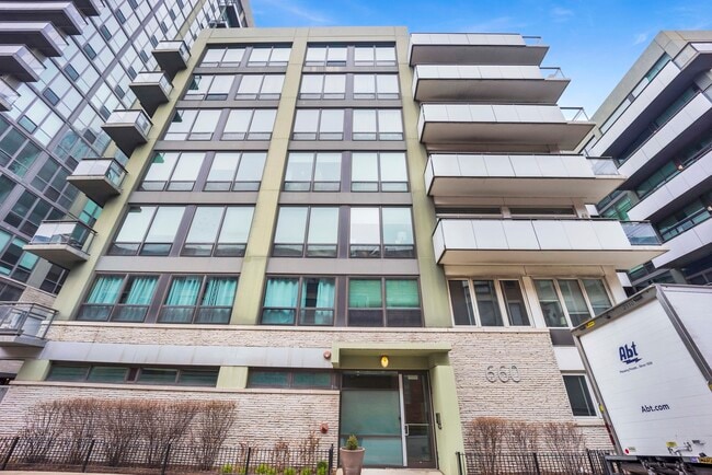 Building Photo - 660 W Wayman St