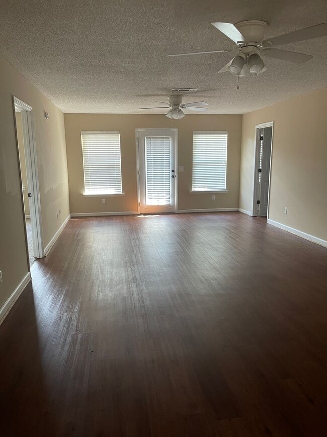 Building Photo - Northpointe 1074-1076