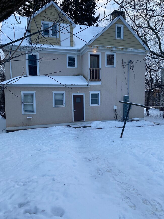 Foto del edificio - 1227 E 3rd St