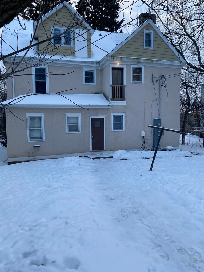 Building Photo - 1227 E 3rd St