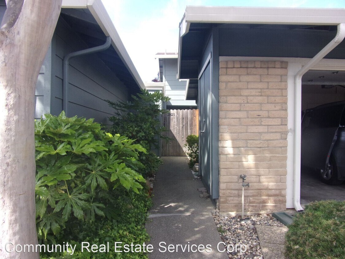 Primary Photo - 2821 Sunburst Dr