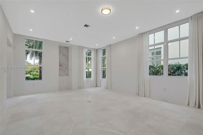 Building Photo - 3400 Ponce de Leon Blvd