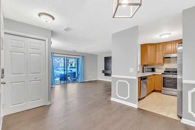 Building Photo - 205 Sunshine Ct