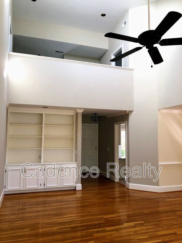 Foto del edificio - 1016 Creekside Ln