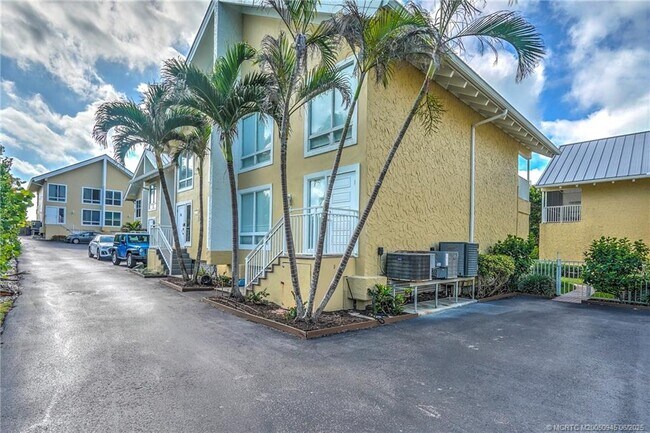 Foto del edificio - 245 NE MacArthur Blvd