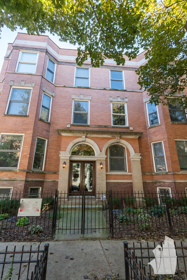 Foto del edificio - 815 W Newport Ave