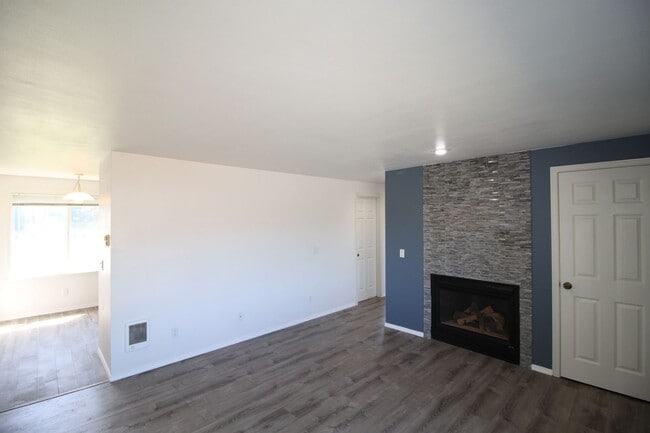 Foto del edificio - 2 Bed 1 Bath - Dog Friendly - Ideal Location - Windjammer Park