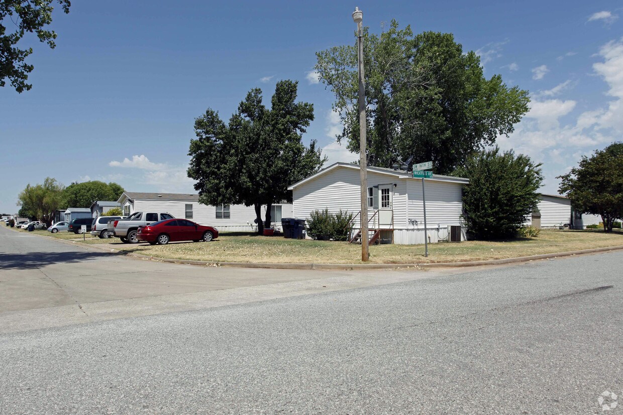 Building Photo - Country Estates Community