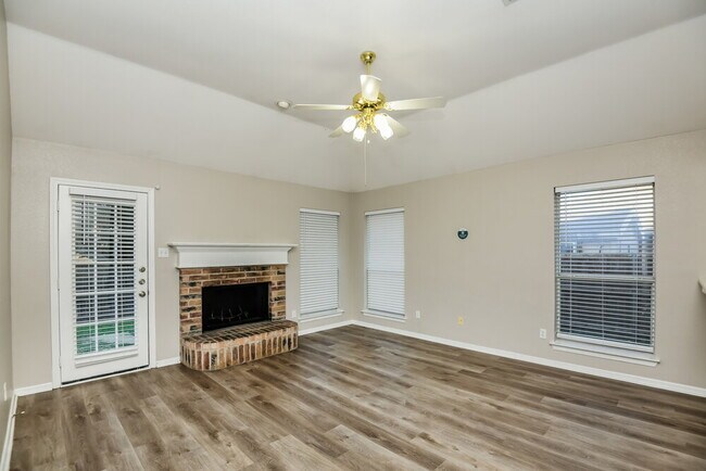 Building Photo - 1054 Springwood Dr