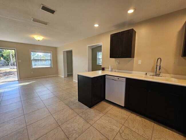 Foto del edificio - 1520 Cunningham Ave