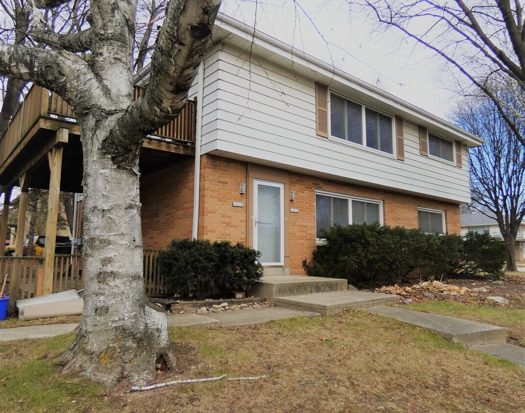 11610 W Elmhurst Pky, Wauwatosa, WI 53226 Townhouse for Rent in