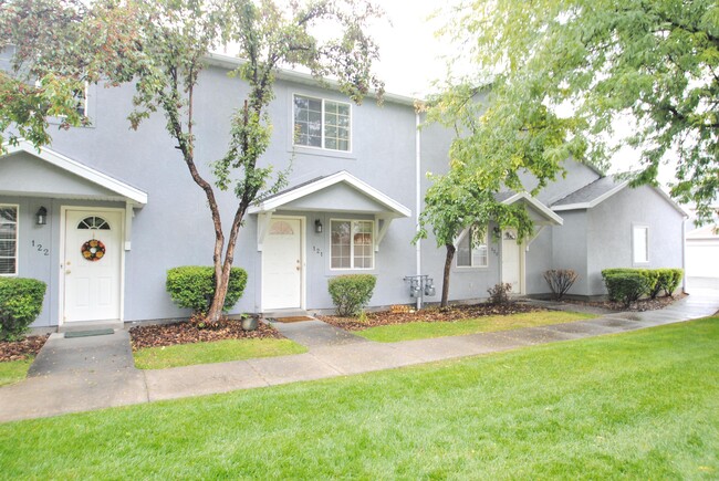 Building Photo - 120 Penhurst Pl