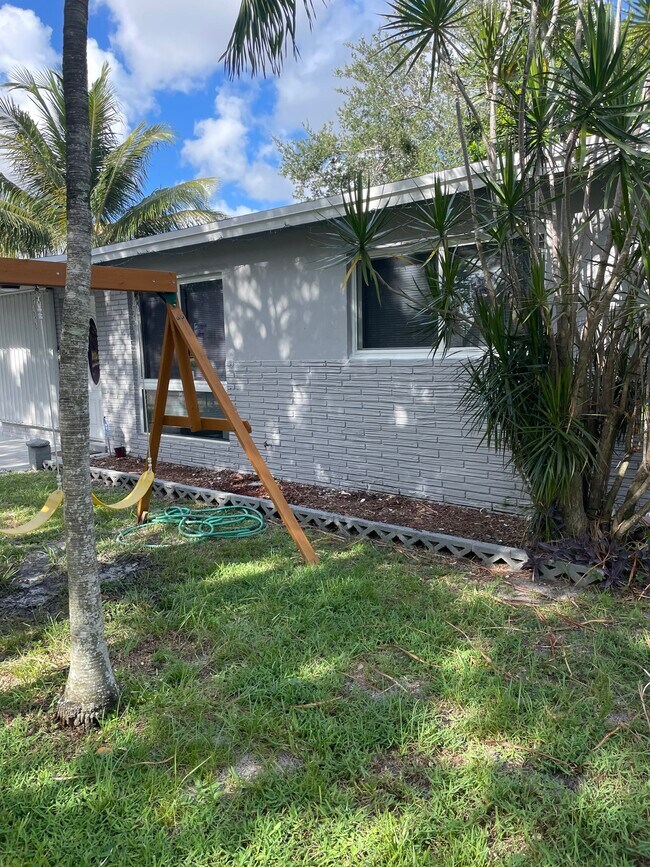Building Photo - 3521 N 72nd Ave