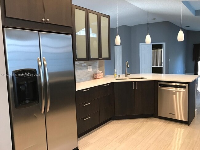 Foto del edificio - 16405 Sapphire St
