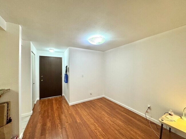 Foto del edificio - Beautiful Ground-Floor Condo Near Microsoft
