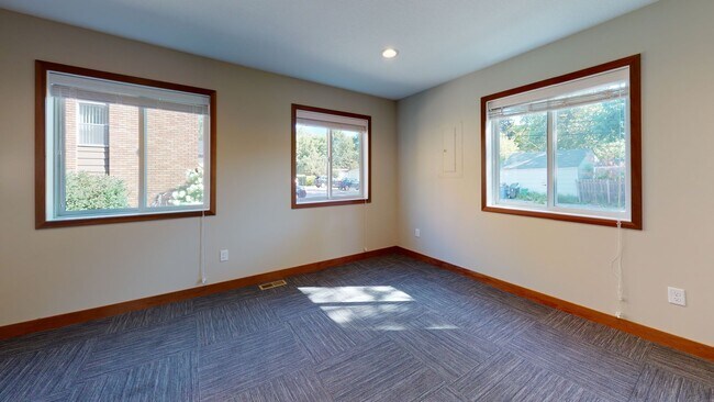 Building Photo - 832 18th Ave SE