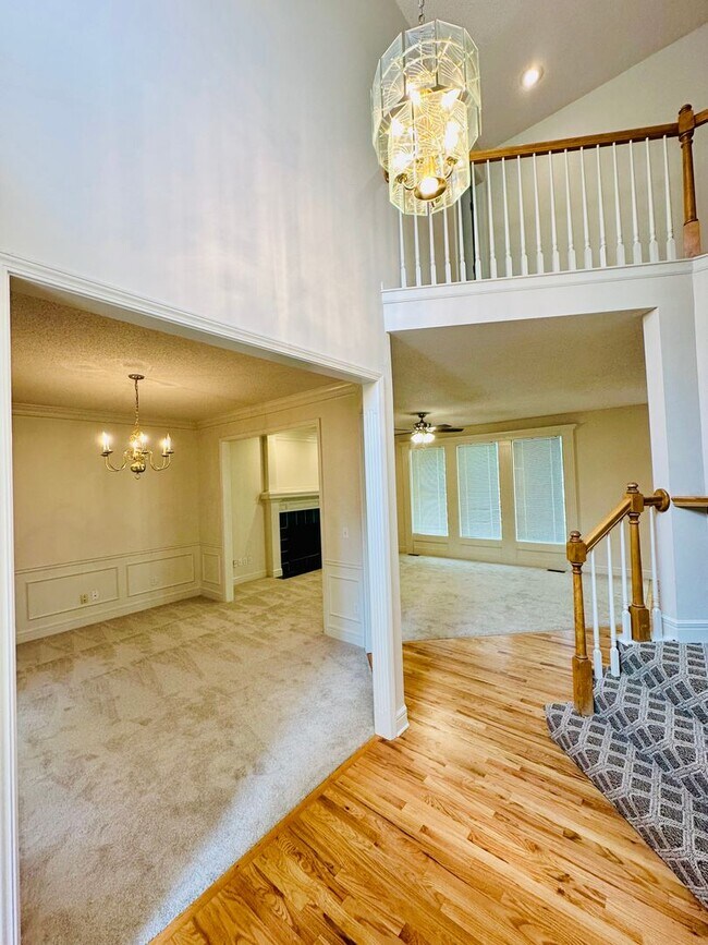 Building Photo - {12122} Spacious Lexington Park Two-Story ...