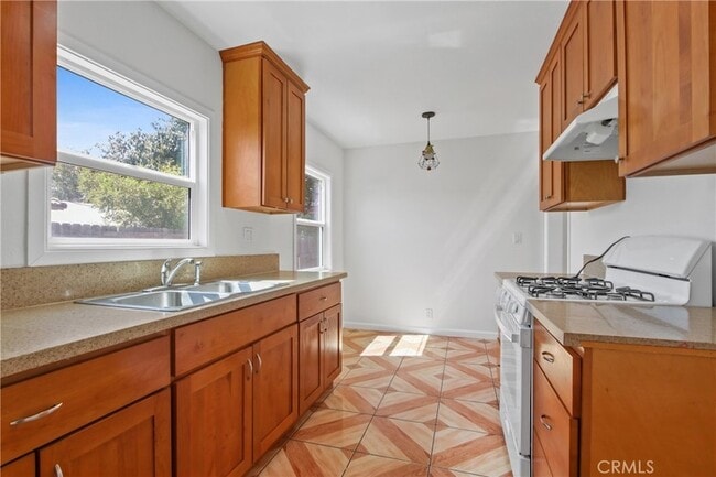 Building Photo - 3569 Mulford Ave