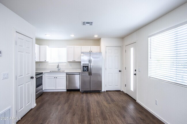 Foto del edificio - 2525 W State Ave