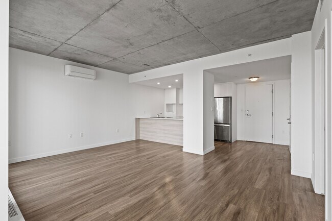 Building Photo - Live O