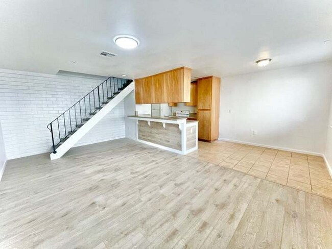 Building Photo - 2767 W Fairmont Ave