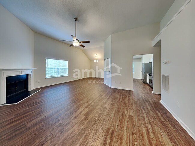 Building Photo - 375 Ermines Way