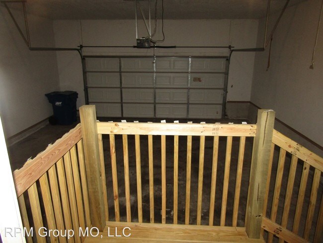 Building Photo - 5591 N Brown Ln