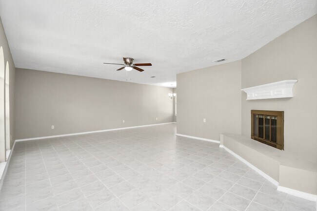 Foto del edificio - 14235 Bella Dr