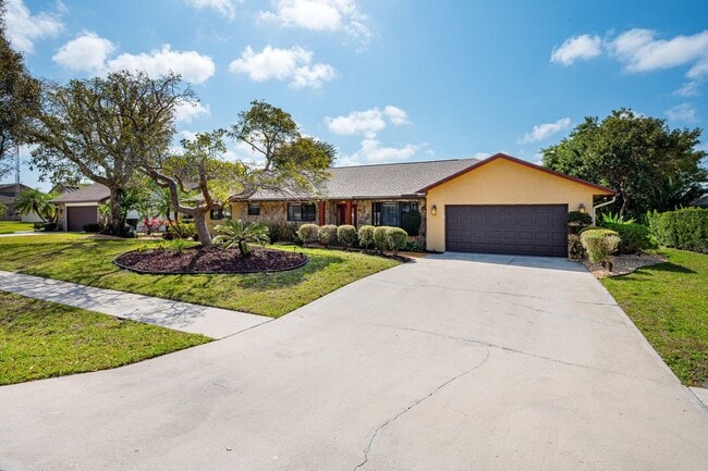 Foto del edificio - 3250 Lakeview Blvd