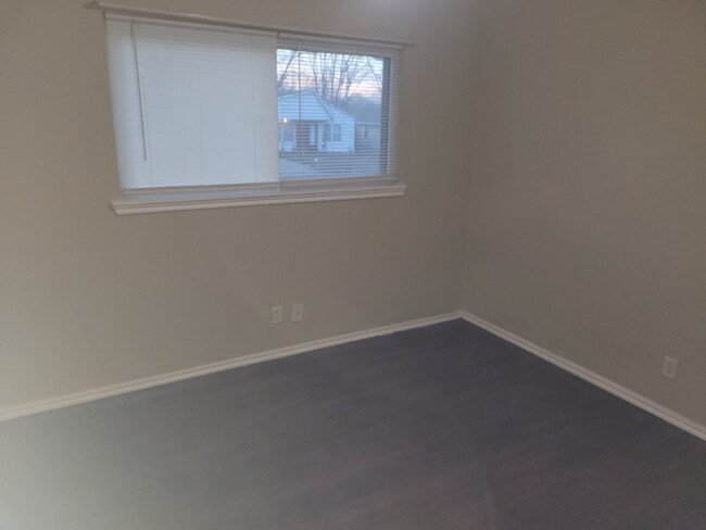 Building Photo - 448 NE Elmhurst Ave