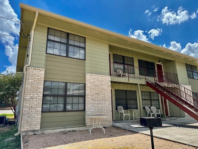 Building Photo - 102 Lady Bird Ln