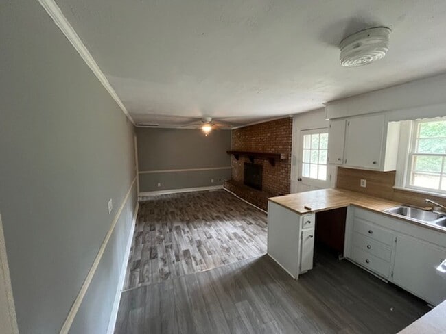Foto del edificio - 2903 Hodges Rd