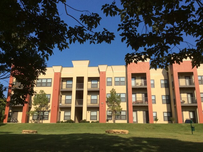 Foto del edificio - Crown Village at Elm Ridge