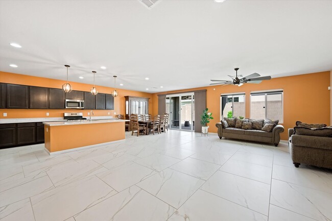Foto del edificio - Upgragded 4-Bedroom Home with Casita in Ga...