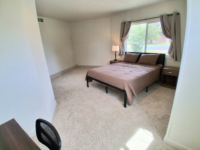 Foto del edificio - 615 NE Fairview St