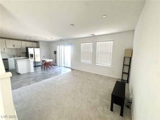 Foto del edificio - 356 Rosefinch St