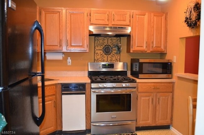 Building Photo - 131 Irving Pl