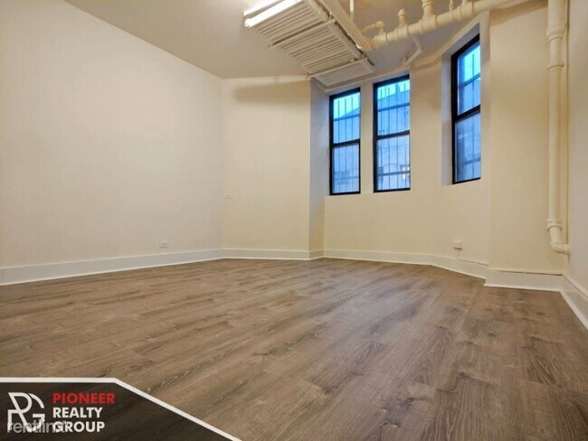 Building Photo - 800 N Kedzie Ave