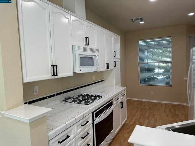 Building Photo - 3505 Coyote Cir