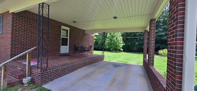 Building Photo - Wonderful Ranch in Clemmons
