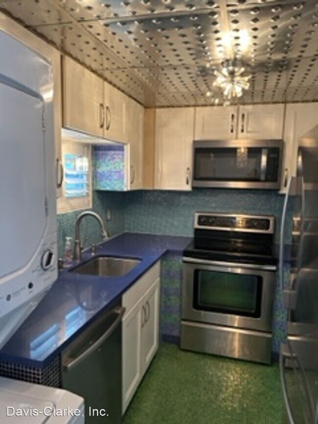 Building Photo - 2 br, 1.5 bath House - 5646 Townhouse Drive