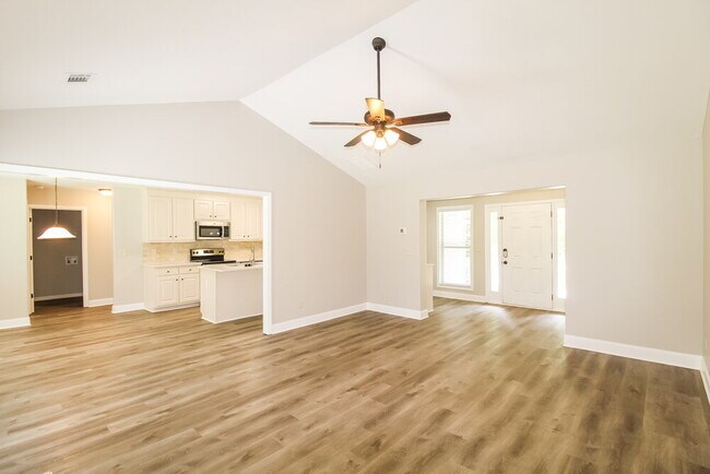 Foto del edificio - 1680 Deer Creek Ln