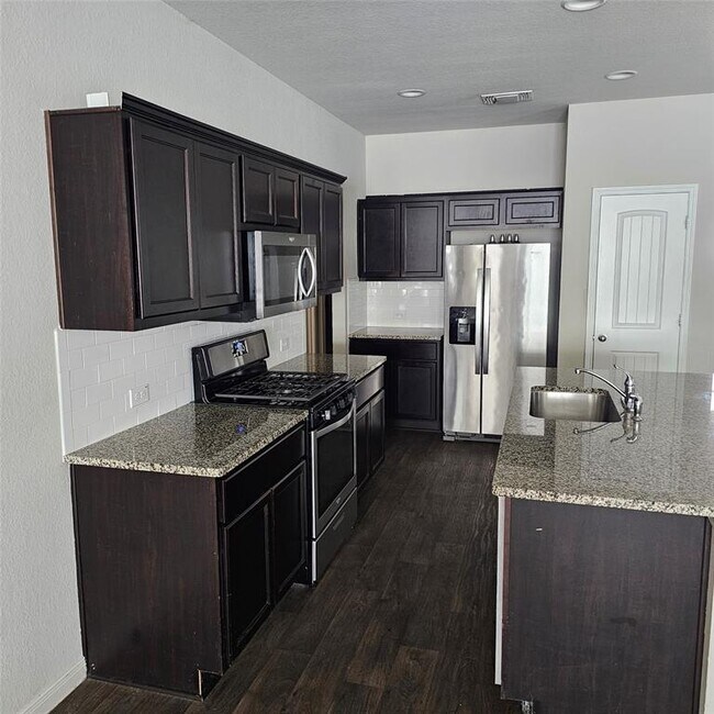 Foto del edificio - 14010 Macquarie Dr